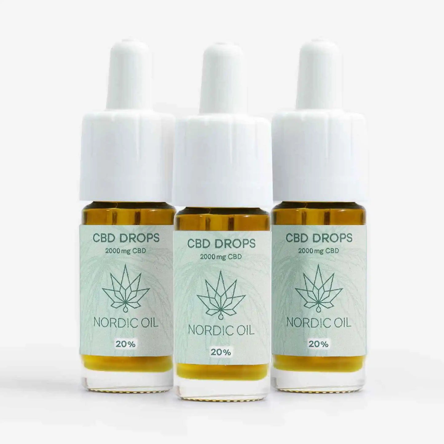 tres de las botellas de CBD están una al lado de la otra