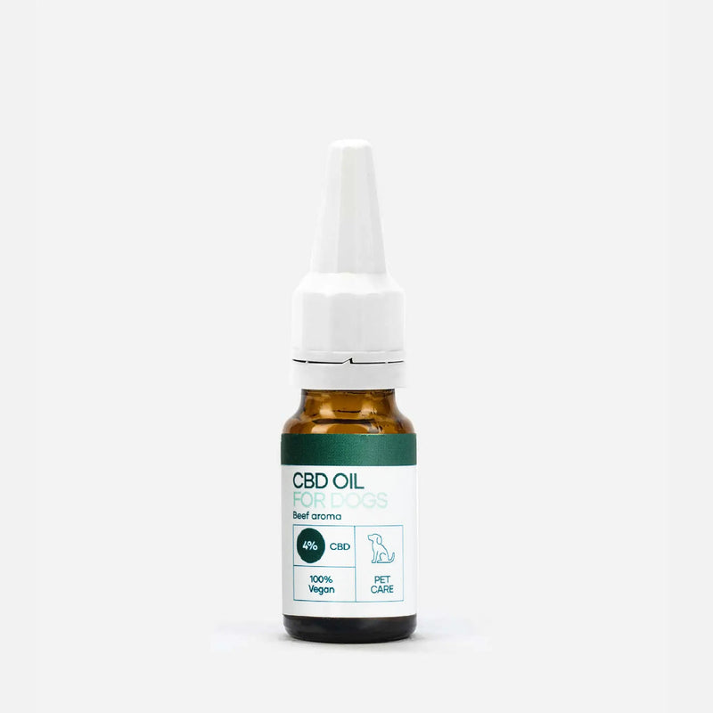 Frasco de aceite de CBD para perros con gotero y etiqueta que indica aroma a carne