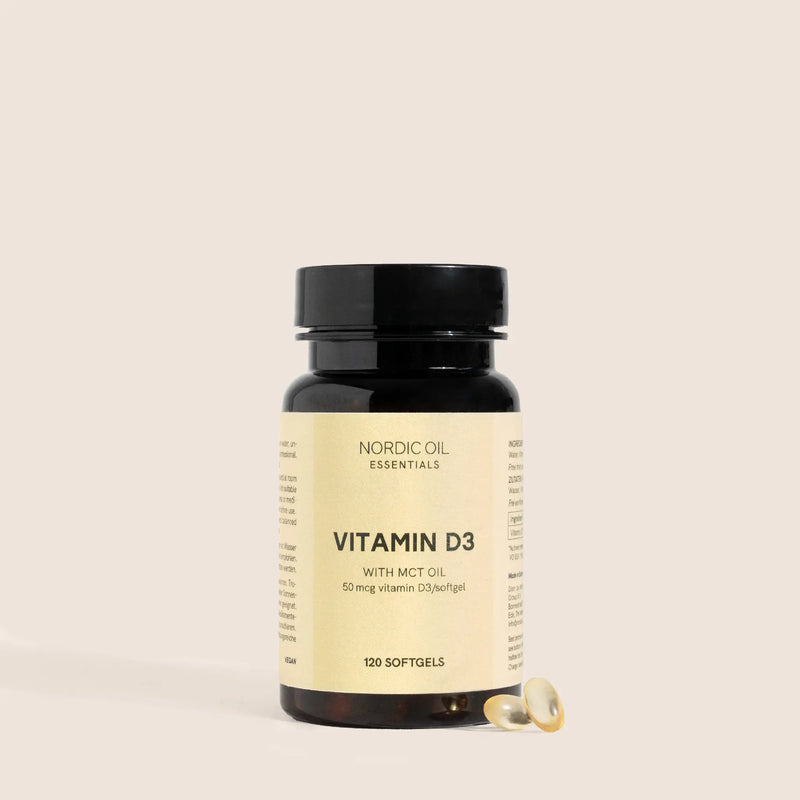 Frasco de Nordic Oil Essentials Vitamin D3 con aceite MCT y cápsulas blandas