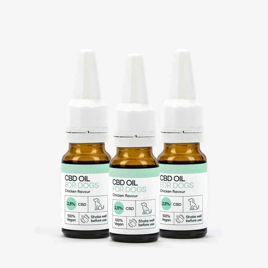 tres de los aceites de CBD se colocan uno al lado del otro